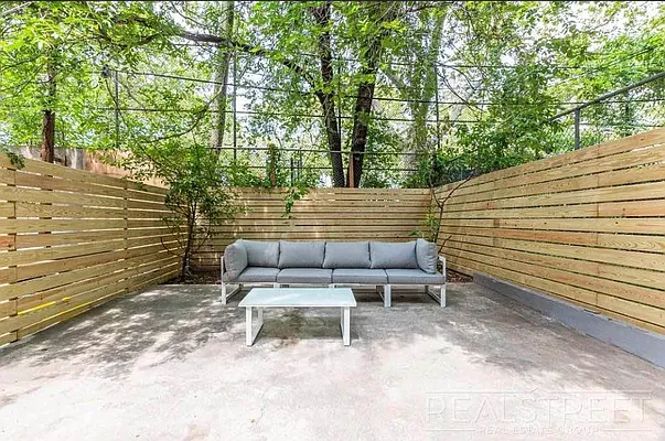 Rented by Real Street Inc | media 20