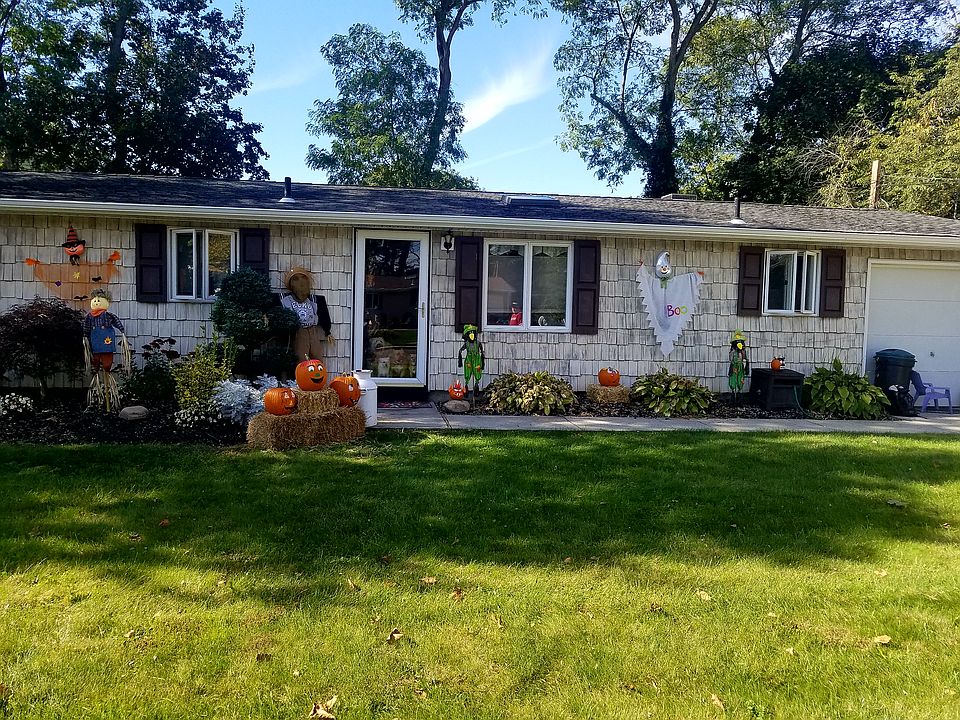 1st image of 4 Windham Ln