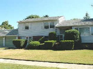 2 Abby Ln, Syosset, NY 11791