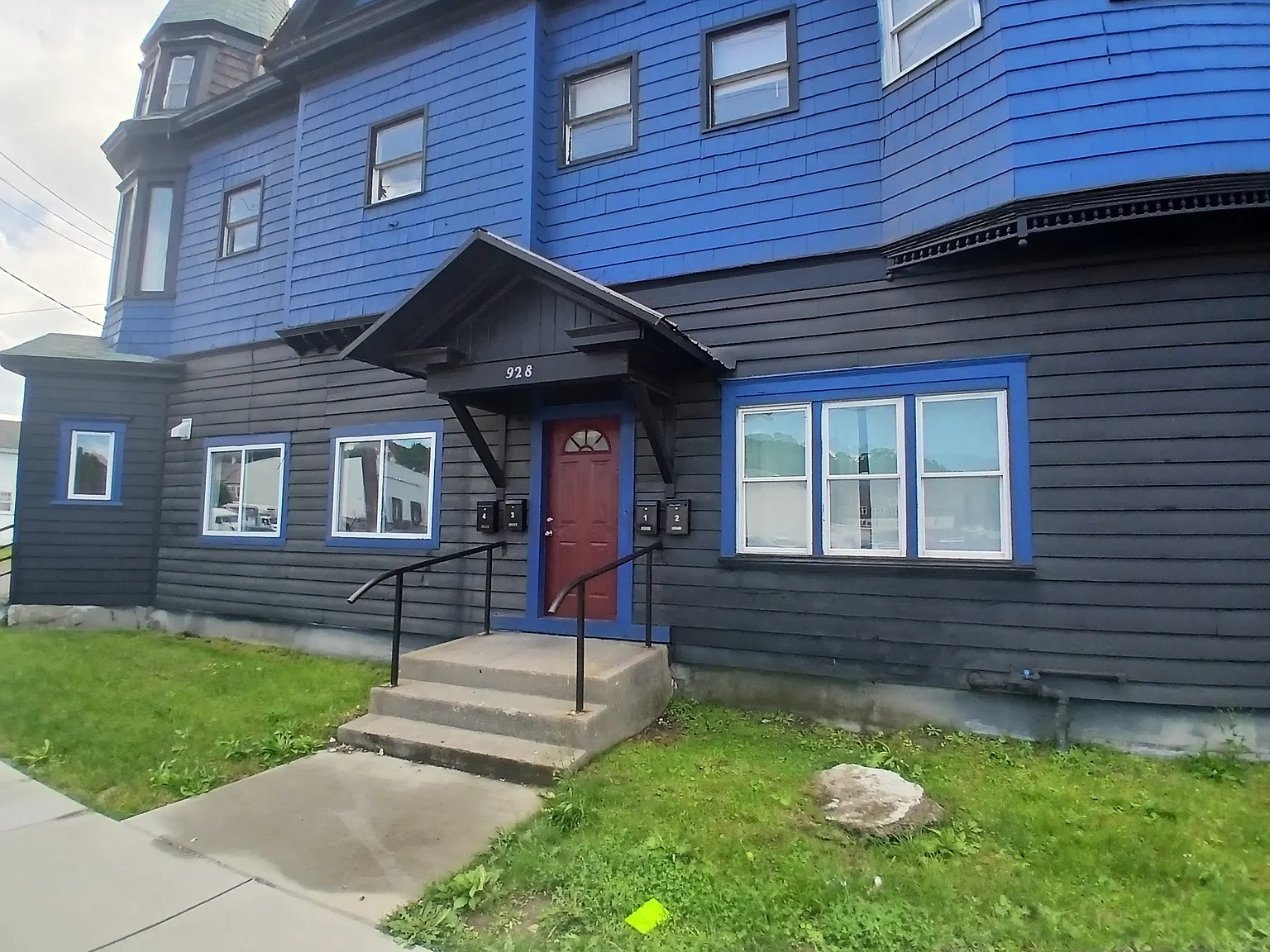 3 bed, 930 sqft, $1,695 — Photo 2
