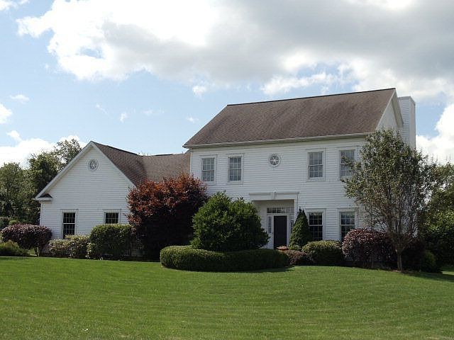 1st image of 8 Woodsview Dr