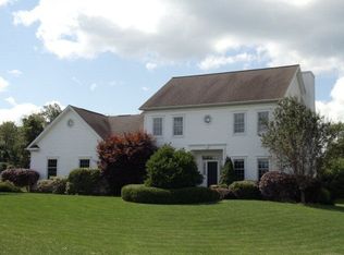 8 Woodsview Dr, Elmira, NY 14903