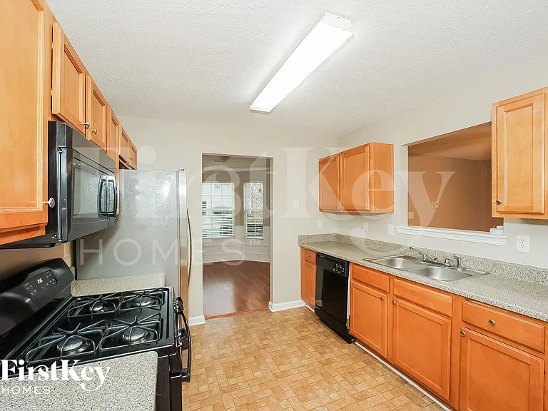 980 Brisley Cir — Photo 6