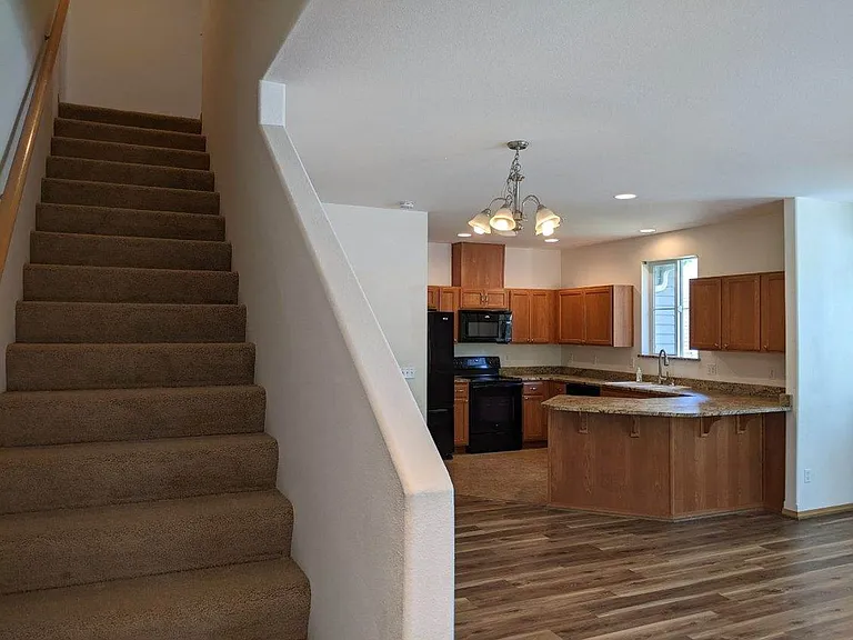 1945 Garry Oaks Ave #B — Photo 10