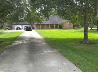 122 Pin Oak Dr, Angleton, TX 77515