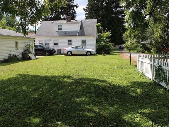 3rd image of 450 Robinwood Ave