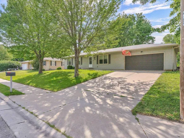 2720 SE Lakeshore Blvd, Topeka, KS 66605