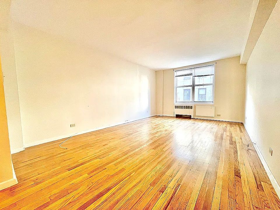 1st image of 65 Park Ter W APT 3A