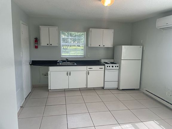 3rd image of 2807 52nd Avenue Dr W APT 4