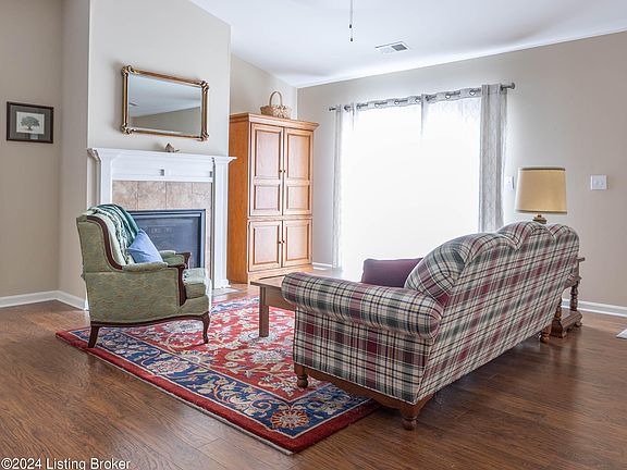 5th image of 632 Crum Ct
