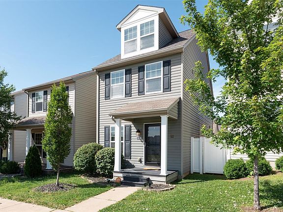 2nd image of 3849 Boulevard Heights Ct