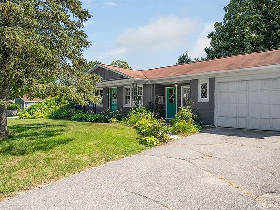3rd image of 35 Sleepy Hollow Dr
