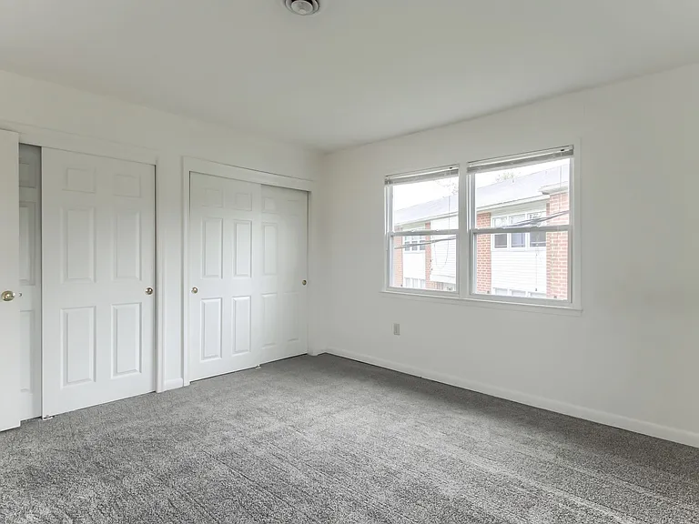 Lincoln Apartments — Photo 4