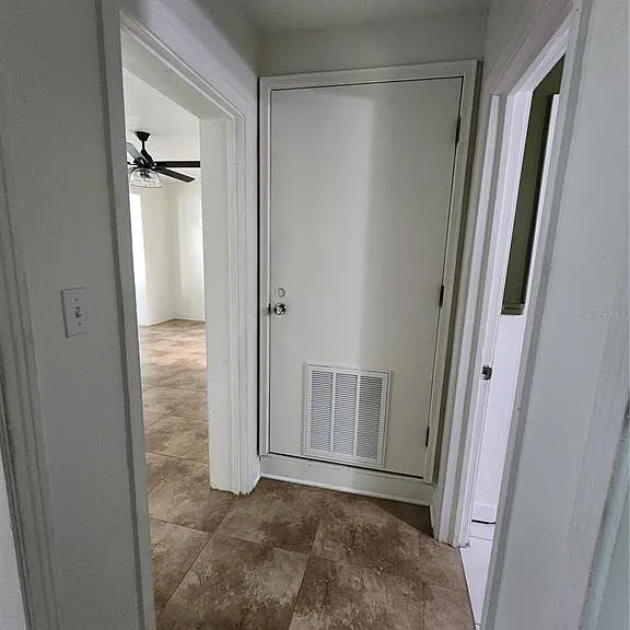 1014 NE 10th Pl — Photo 40