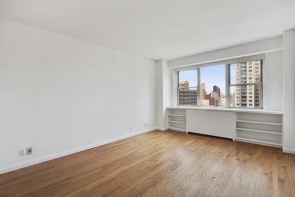 Rented by Nest Seekers International | media 32