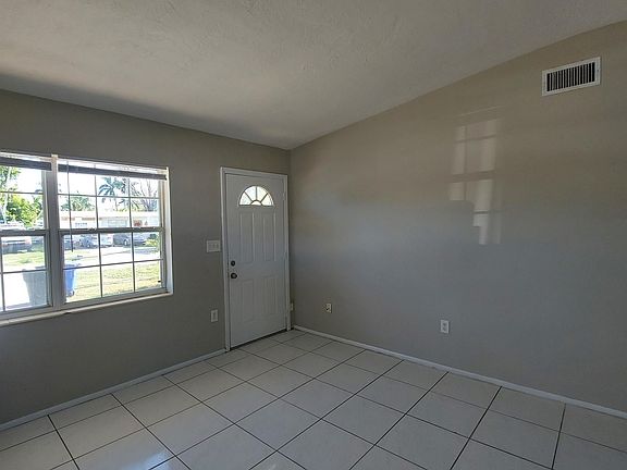 3rd image of 35 Roanoke Dr