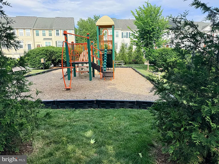 45027 Fellowship Sq — Photo 43