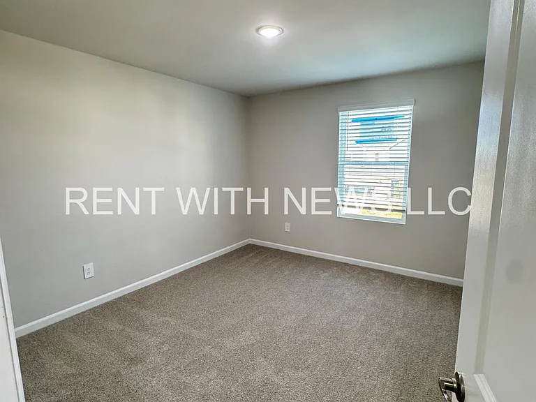 649 White Birch Ln — Photo 17
