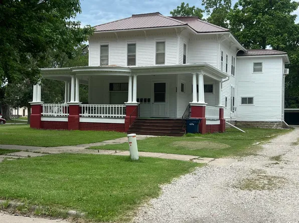 427 S 6th St, Osage City, KS 66523
