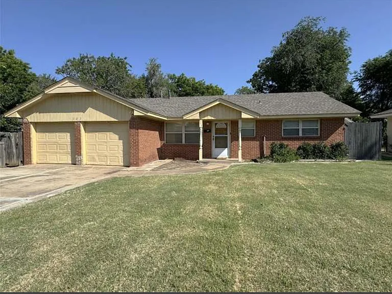 103 Kelly Dr — Photo 3
