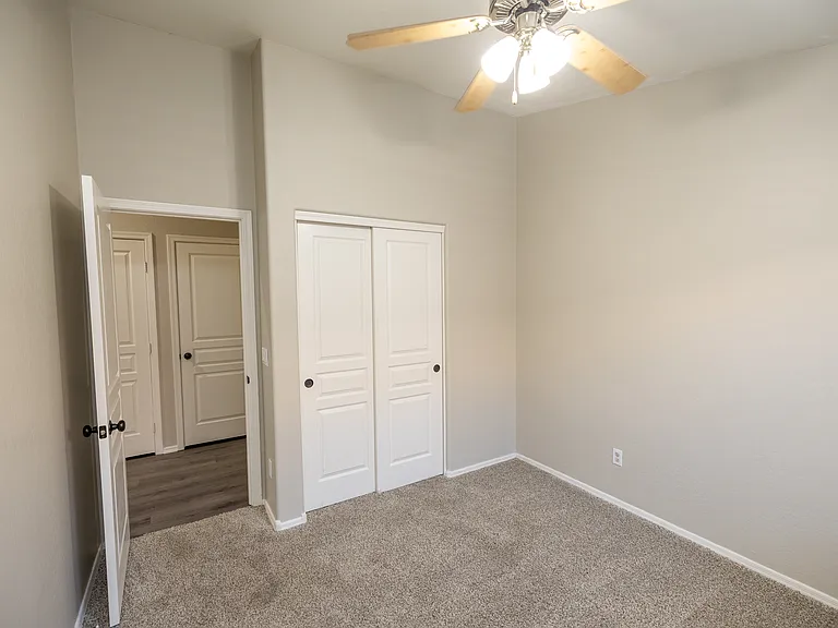 2541 E Silversmith Trl — Photo 19