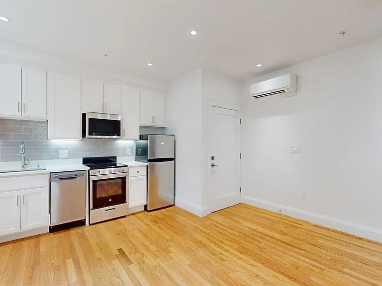 21 Regent Cir #3 — Photo 7