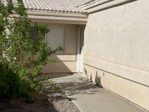 3rd image of 711 Delta Dr Unit 2