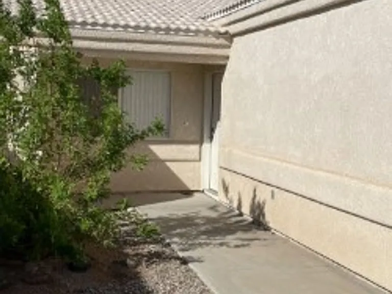 711 Delta Dr — Photo 3