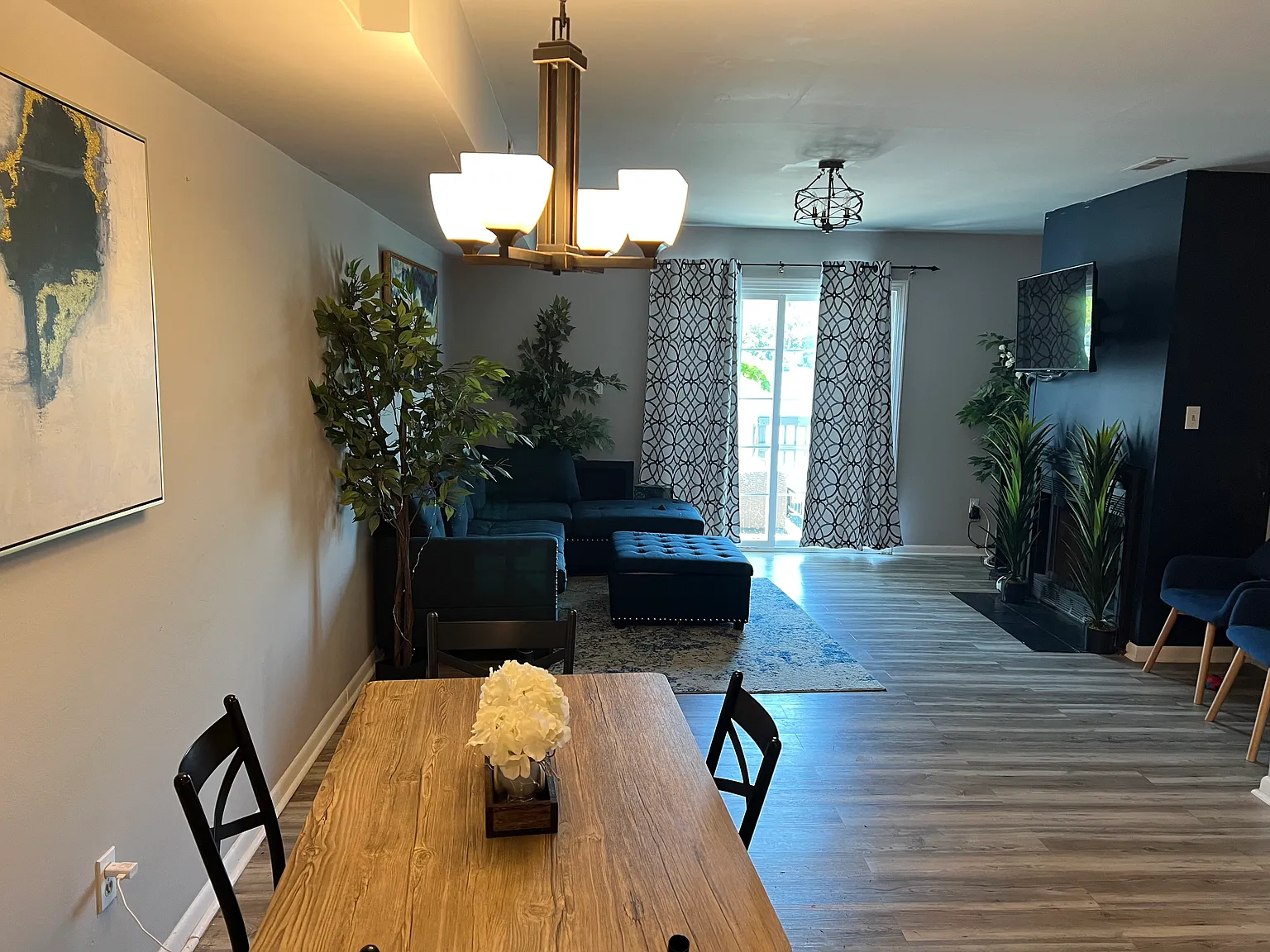 2 bed, 1.5 bath, 1200 sqft, $1,900 — Photo 3