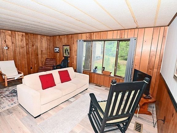 4th image of 140 Jupiter Cir
