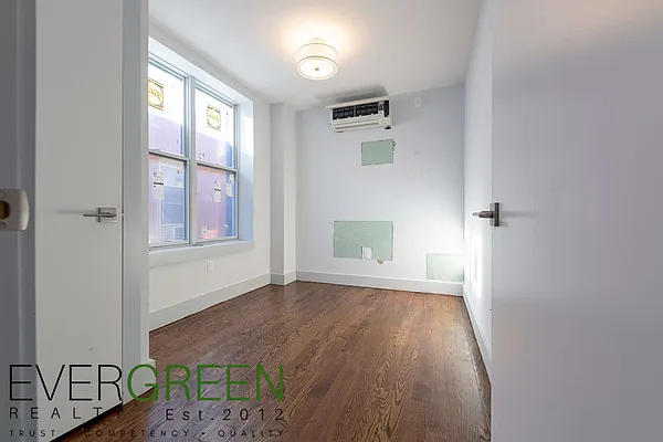 Rented by Evergreen Apartments BK | media 5