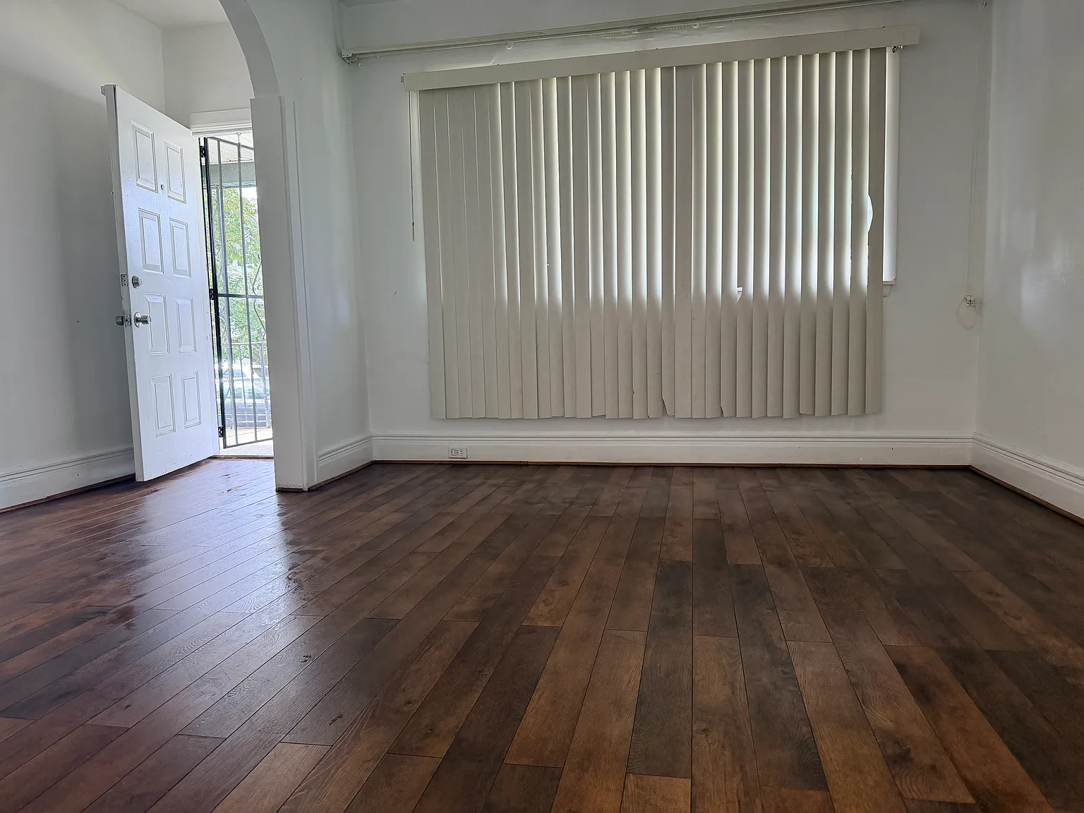 3 bed, $1,100 — Photo 4