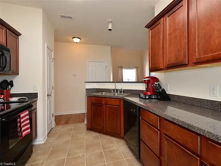 Kitchen: