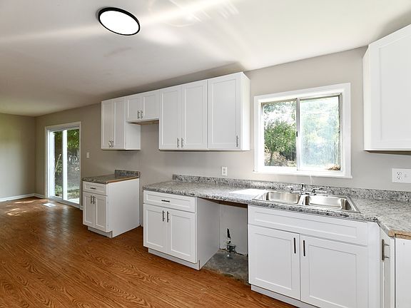 5th image of 3179 Beeler Ave