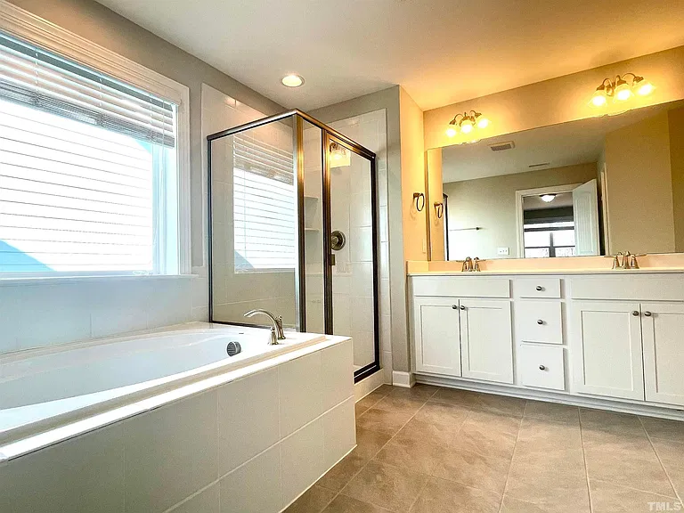 8008 Gilano Dr — Photo 26