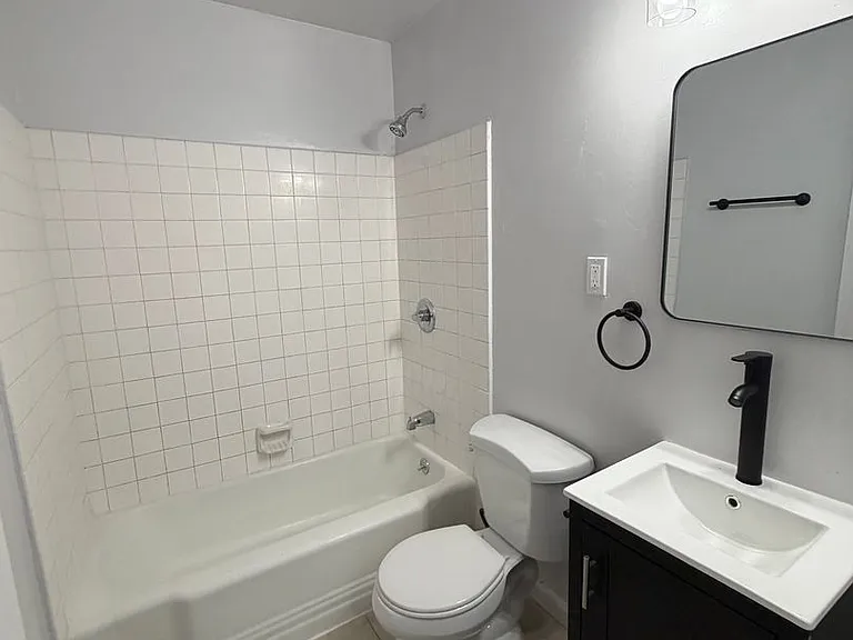1207 W 39th Pl — Photo 9