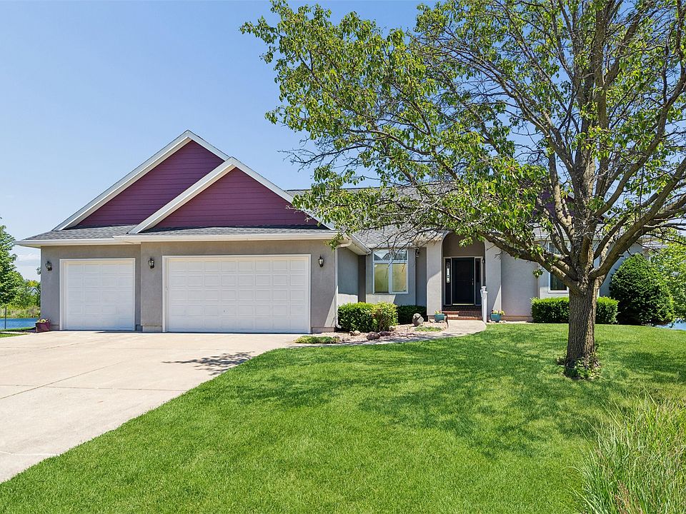 1st image of 810 NE Vail Ct