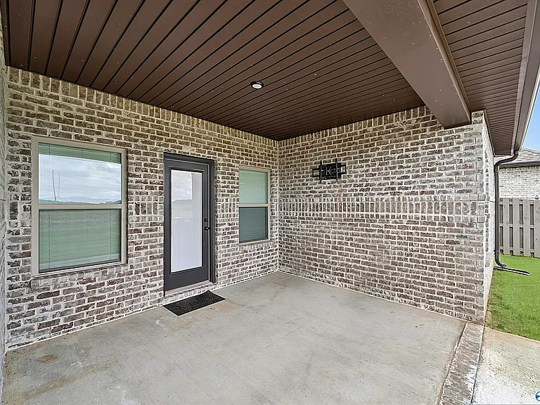 114 Hudson River Dr — Photo 4