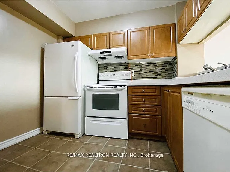 3050 Ellesmere Rd #911 — Photo 5