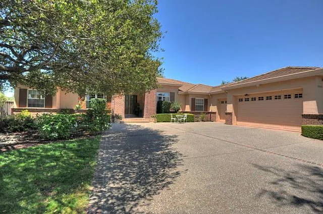 13693 Ronnie Way photo 1