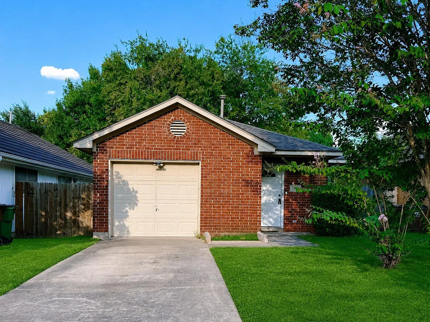 3 bed, 2.0 bath, 1111 sqft, $1,800 — Photo 1