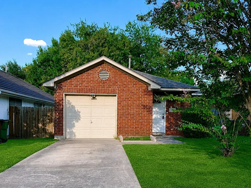 1581 Parkfield Cir