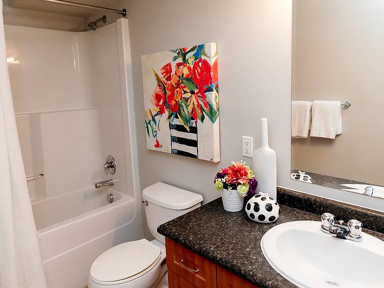 182 Keystone Cres — Photo 8