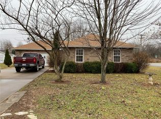 1542 Deadra Dr, Lebanon, MO 65536