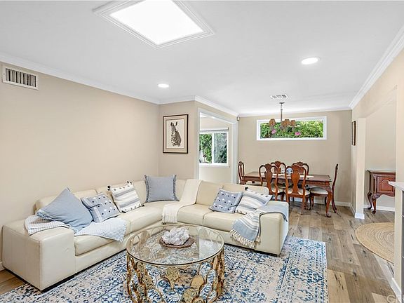 4th image of 7431 Kelvin Ave