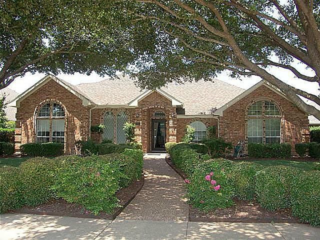 1st image of 2105 Country Club Dr