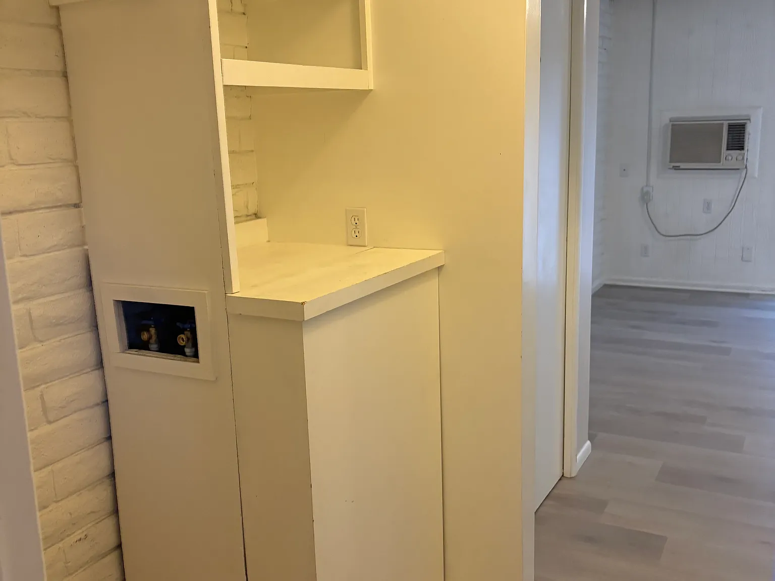 Studio, 378 sqft, $930 — Photo 3