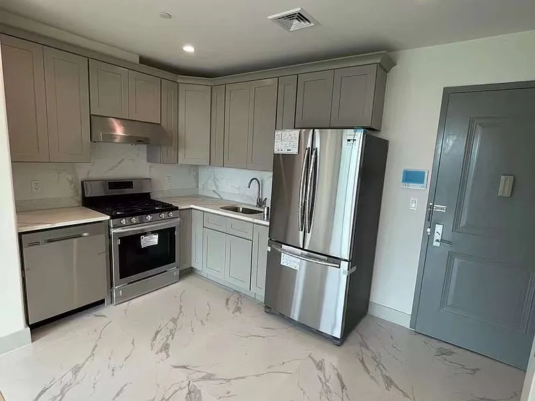 14126 Northern Blvd #8 — Photo 3