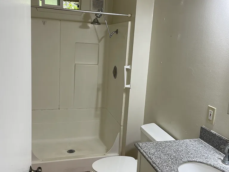 936 Kennedy Dr #B — Photo 8