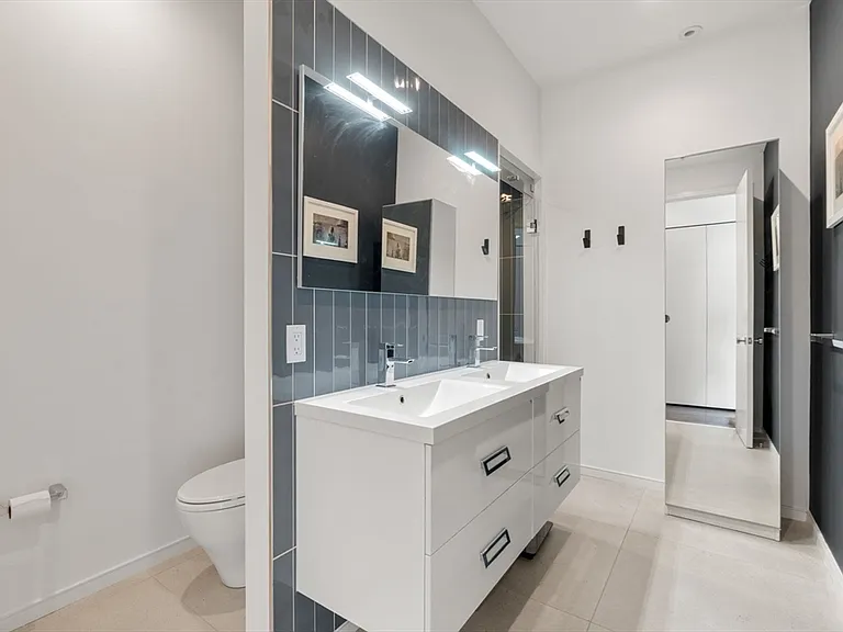 519 E 1st St #4 — Photo 9